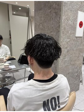 コードバイケンジ 戸塚(CODE by KENJE) 抜け感×立体感。王道のモテパーマ