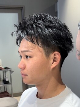 ウノプリール 西梅田ハービスプラザ店(uno pulir)の写真/[大阪＊西梅田駅すぐ]“垢抜けカット＆アイブロウ”の同時施術でカッコ良さがさらにUP！メンズパーマも◎