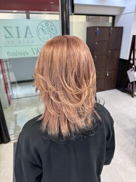 アイズ 本厚木(AIZU) レイヤーカット ピンクベージュ エンドカラー