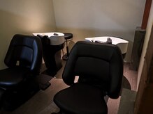 ヒントステーション(HINTSTATION)の雰囲気(仕切られたシャンプーブースは新型のフルフラットシャンプー完備)