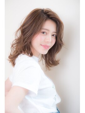 アームスヘアー(ARMS HAIR) スモーキーベージュのヘルシーミディ