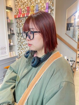 ネオリーブアイム 横浜西口店(Neolive aim) 人気のレッドカラー、切りっぱなしボブ【横浜】