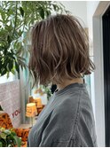 能瀬 2 グレージュハイライトに切りっぱなしミニボブ