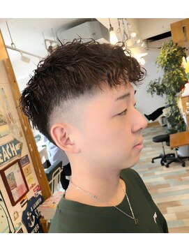 デイズ(DAYS) ツーブロック/刈り上げ高め/フェード/スパイラル/波巻/パーマ