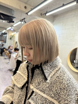 ソルトウォーター(SALT WATER) ハイトーンブロンド　ぱつっとボブ