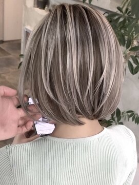 ネハス ナガオカ(nehus.nagaoka) ブリーチ/透明感カラー/ウルフレイヤーロング/ボブルフ