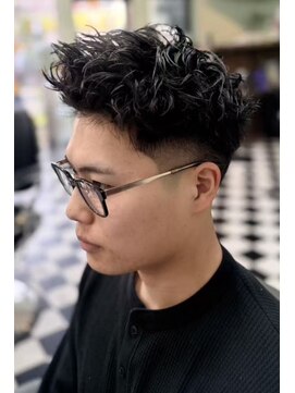 ケーエムシーセントラルルーツ(KMC Central Roots) フェード＆カット+眉カット