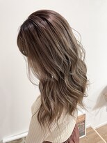 キュー(cue)&nbsp;【cue】黒髪から劇的変化!!透け感ベージュ