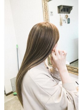 ブローチ(brooch) ベージュカラー