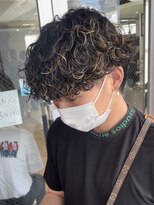 フィフスワン(fifth one) 波巻きパーマメンズパーマメンズヘアツーブロックツイストパーマ