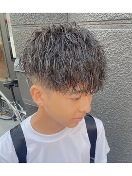 フリーク バーバーショップ 都島店(FREAK BARBER SHOP) 黒髪縦落ちツイストスパイラルパーマツーブロックモテマッシュ