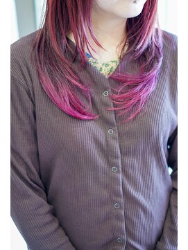 ムゥフ ヘアーアンドアイラッシュ(mouf hair&eyelash) レッドブラウン×ピンクグラデーション シャギーロング