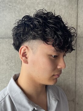 ブルニール 中崎町(BLEUNIR) スペインカール 前下がりマッシュ ツイストスパイラル 刈り上げ