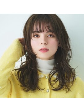 アモア(amoa) 透明感ゆるウェーブで、やわらかい印象に