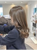 ブリーチなしアッシュグレーベージュロングレイヤーカット