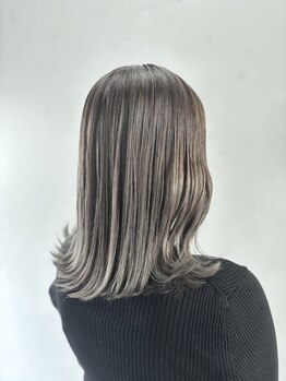 ワンダー(WONDER)の写真/街中の喧騒を離れた、私だけの特別。一人ひとりに寄り添うマンツーマン施術で、10年後も美しい艶髪へ。