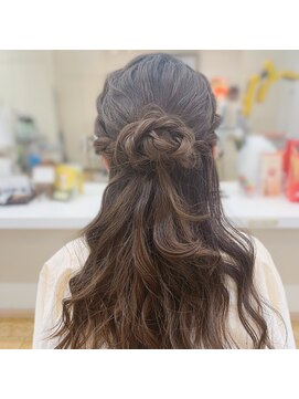 ニューカンヌ 美容室 ハーフアップ