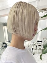 ヘッズ 市川(HEADS ex) ダブルカラーミルクティーベージュインナーカラーショートボブ