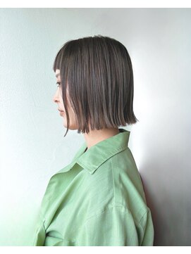 ラカットゾーン(la kutt zone) ナチュラル外ハネ、切りっぱなしショート