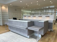 ピカ イチ 八代本店(pikA icHi)の雰囲気（白を基調とした広い店内で、癒しのひと時をお過ごしください。）