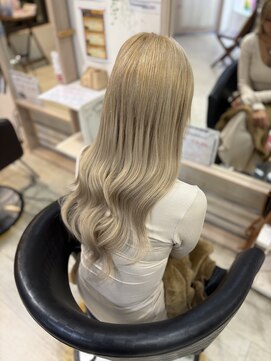 ブロンド×羽エクステ