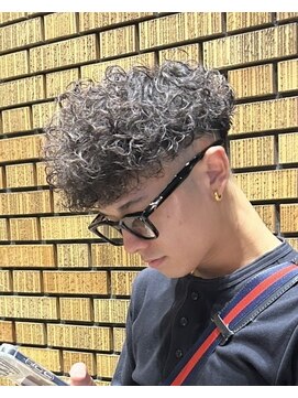 イーラ アメ村店(era) スペインカール　ツイストスパイラル眉カットメンズパーマ