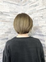 ヴィソップ(V.S.O.P) ハイトーンで楽しむ白髪ぼかしのカラーグレス