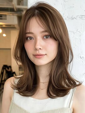 ロティー(loty) レイヤー くびれヘア 顔周りカット 韓国 ベージュ 透明感カラー