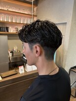 ハロ 蕨(HALO)&nbsp;メンズセンターパート毛流れパーマ【阿部佑香】