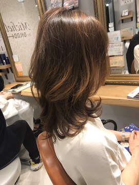 ミッシェル アフロート(michelle afloat) レイヤー革命髪質改善ふんわり動き簡単まとまるツヤカーブカット