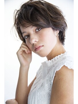 ビューティーアンドケアカロン(Beauty and Care CALON) 女性らしさを引き立ててくれるエアリーショートボブ