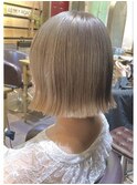 パールホワイト×切りっぱなしボブ【新宿】