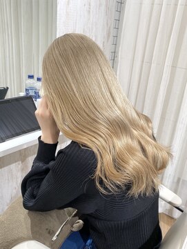 フリーラ 表参道(freera) @kamiishi_freera ブロンドベージュ　ミックスウェーブ