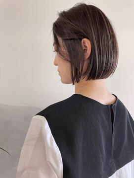 ゼンドットカラスマ(Zen.karasuma) 【シルエットで魅せる】ストレートボブ