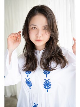 マグノリア(MAGNOLIA) 長めバングで顔まわり可愛い柔らかニュアンスパーマ・・・HINATA