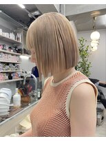 ヴァーディ オモテサンドウ(Vardy omotesando)&nbsp;ホワイトベージュ・ハイトーンボブ・ダブルカラー・ケアブリーチ