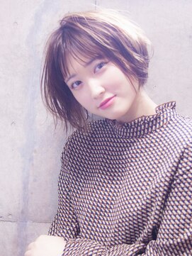 ジェニーバイメノン(JENNIE by Menon) 前髪　レイヤーカット　オリーブベージュ　ショートボブ