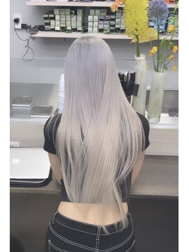 ヴァーディ オモテサンドウ(Vardy omotesando) ホワイトシルバー・表参道ケアブリーチ・ハイトーンシルバー