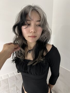 ニキータ(Nikiita) アッシュグレー×ブラック