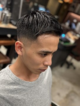 フォーコーナーズカットショップスリーセント 栄(FourCornersCutShop 3/cent) フェードショート