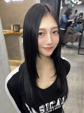 ジーナ 池袋(Zina) ブルーブラック/暗髪/暗染/センターパート/髪質改善/池袋美容院