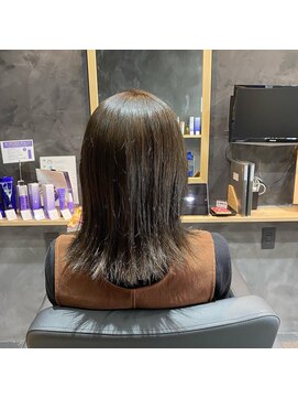 ヨシノ(YOSHINO) 外ハネミディアムスタイル~オリーブver.