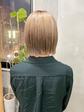 テトヘアー(teto hair) ブロンド ハイトーン 金髪 ボブ 切りっぱなしボブ ベージュ