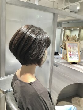 ブロッサム 保谷(Blossom) 20代30代大人可愛い小顔ショート丸みボブウルフカット