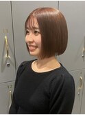 ピンクベージュ_ケアブリーチ_切りっぱなしボブ