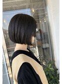 ぱつっとボブ×黒髪×ステップバング