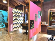 Salamaらしいポップな雰囲気！全席半個室非日常空間でリラックス