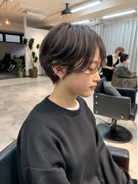 ヴェイン 渋谷(vain) ミディアムレイヤーカット　ダークアッシュ　ダークグレー