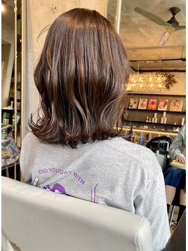 ヘアーリビング 730 宜野湾 730 beige color レイヤーボブ/透明感/顔周りカット