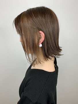 ルービック 難波(Rubik's) ダブルカラーイルミナヌードグレージュ外ハネボブスタイル